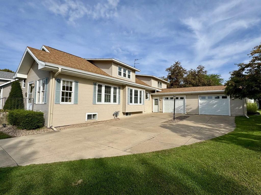 Photo of 560 11th STREET, Fennimore, WI 53809 (MLS # 2008656)
