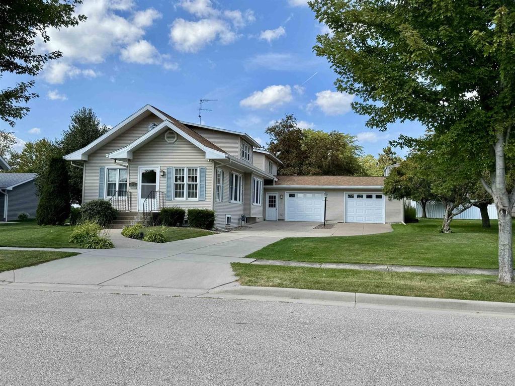 Photo of 560 11th STREET, Fennimore, WI 53809 (MLS # 2008656)