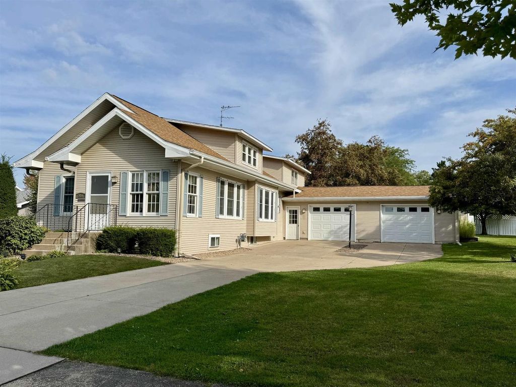Photo of 560 11th STREET, Fennimore, WI 53809 (MLS # 2008656)
