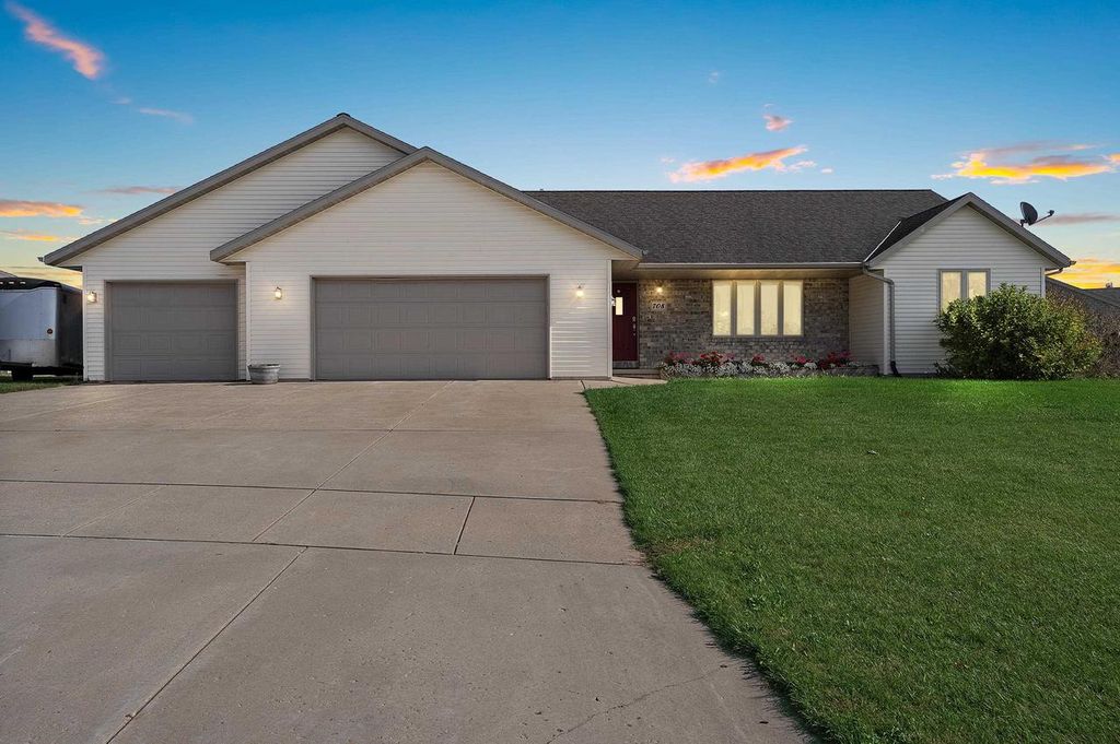 Photo of 708 Lowell ROAD, Luxemburg, WI 54217 (MLS # 50316972)