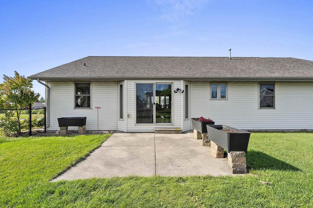 Photo of 708 Lowell ROAD, Luxemburg, WI 54217 (MLS # 50316972)