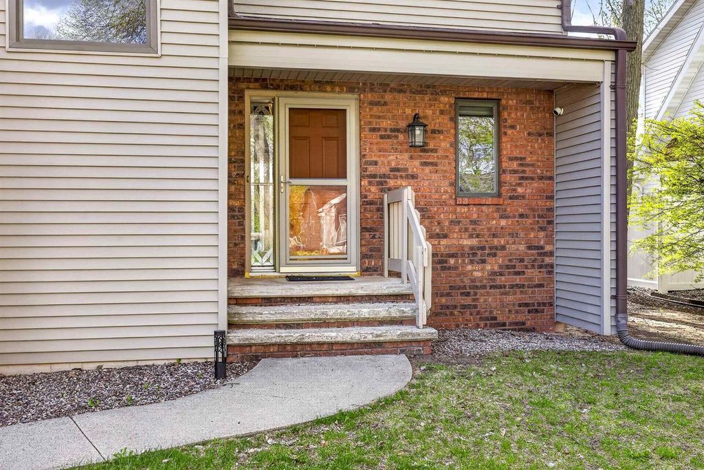 Photo of 601 S Covenant LANE, Appleton, WI 54915 (MLS # 50325288)