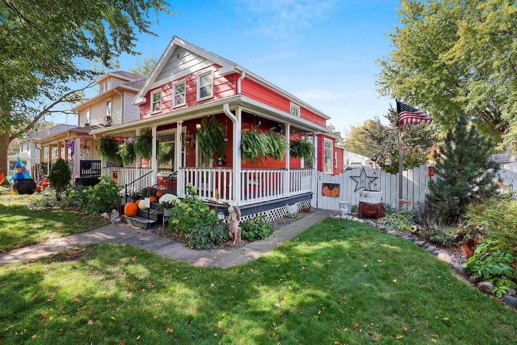 Photo of 613 N Chestnut AVENUE, Green Bay, WI 54303 (MLS # 50334234)