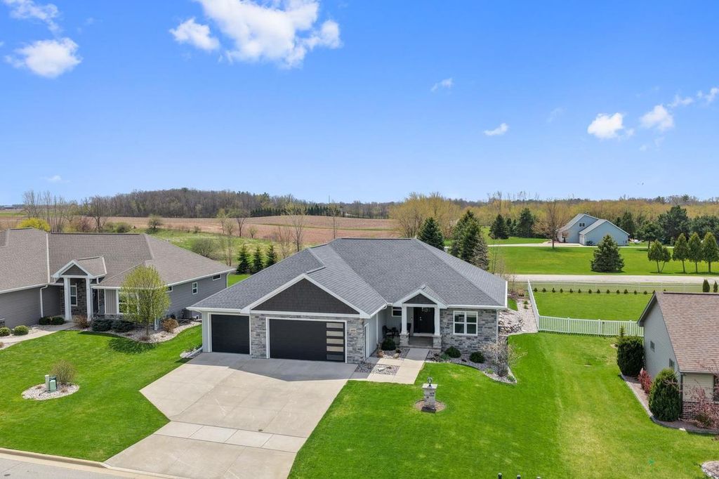 Photo of 3492 Mayapple DRIVE, Green Bay, WI 54311 (MLS # 50324939)