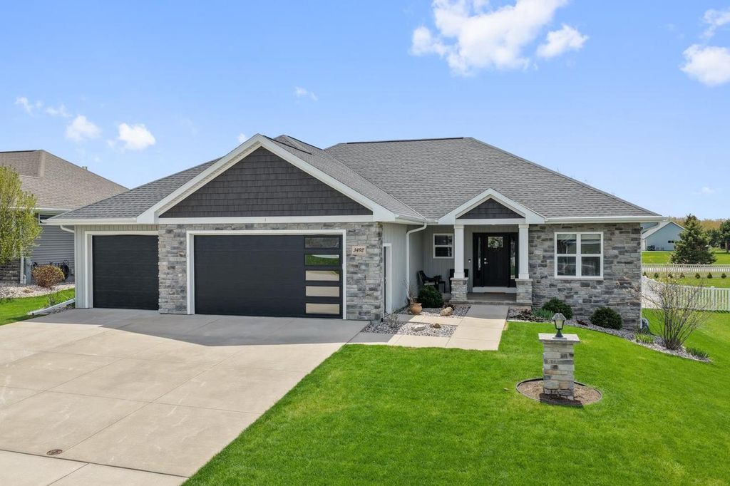 Photo of 3492 Mayapple DRIVE, Green Bay, WI 54311 (MLS # 50324939)