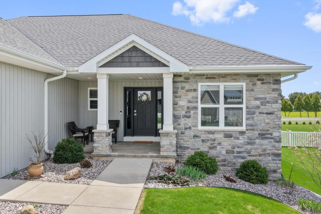 Photo of 3492 Mayapple DRIVE, Green Bay, WI 54311 (MLS # 50324939)