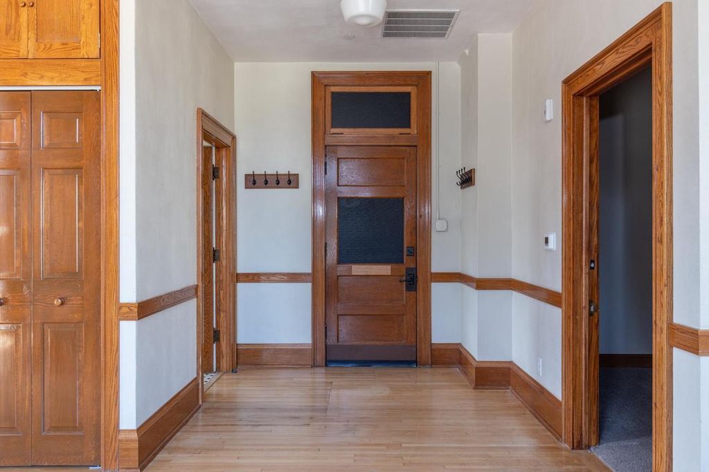 Photo of 105 Washington AVENUE #103, Oshkosh, WI 54901 (MLS # 50321588)