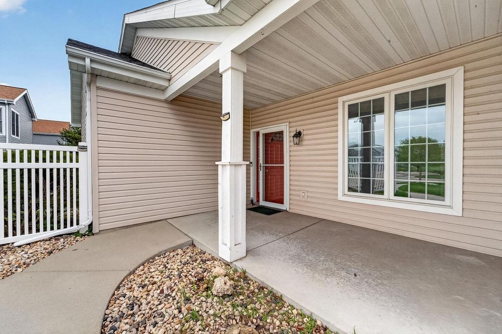 Photo of 3356 N Stone Creek CIRCLE, Madison, WI 53719 (MLS # 2022023)