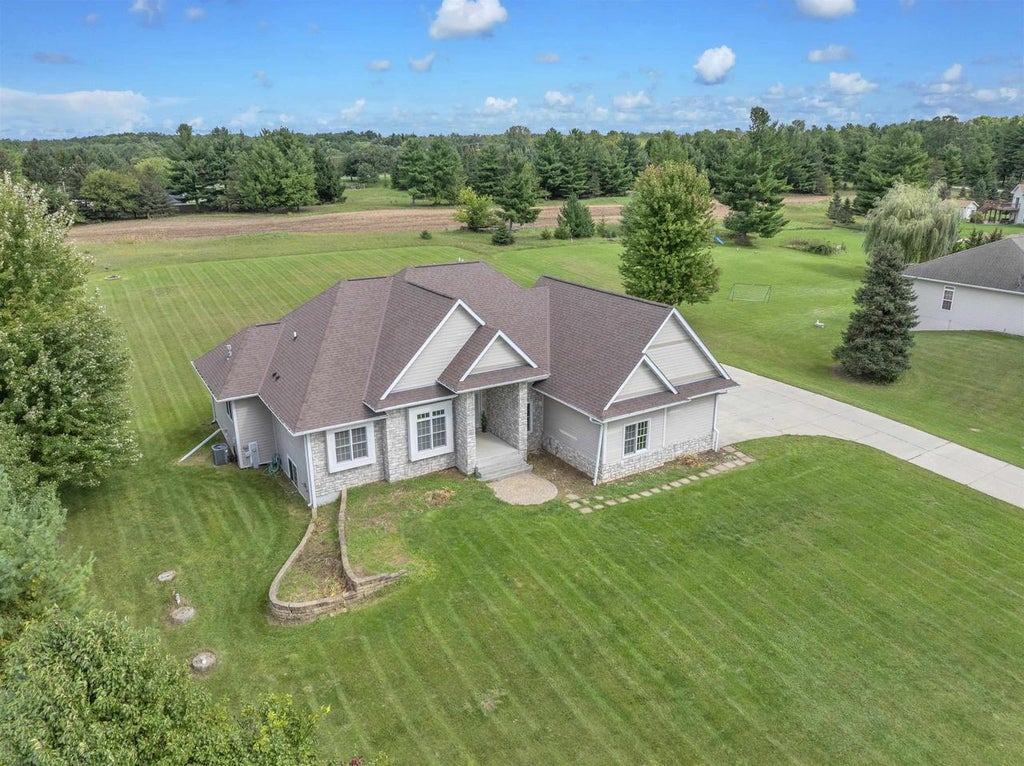 Photo of 7611 Fairway LANE, West Bend, WI 53090 (MLS # 50333141)