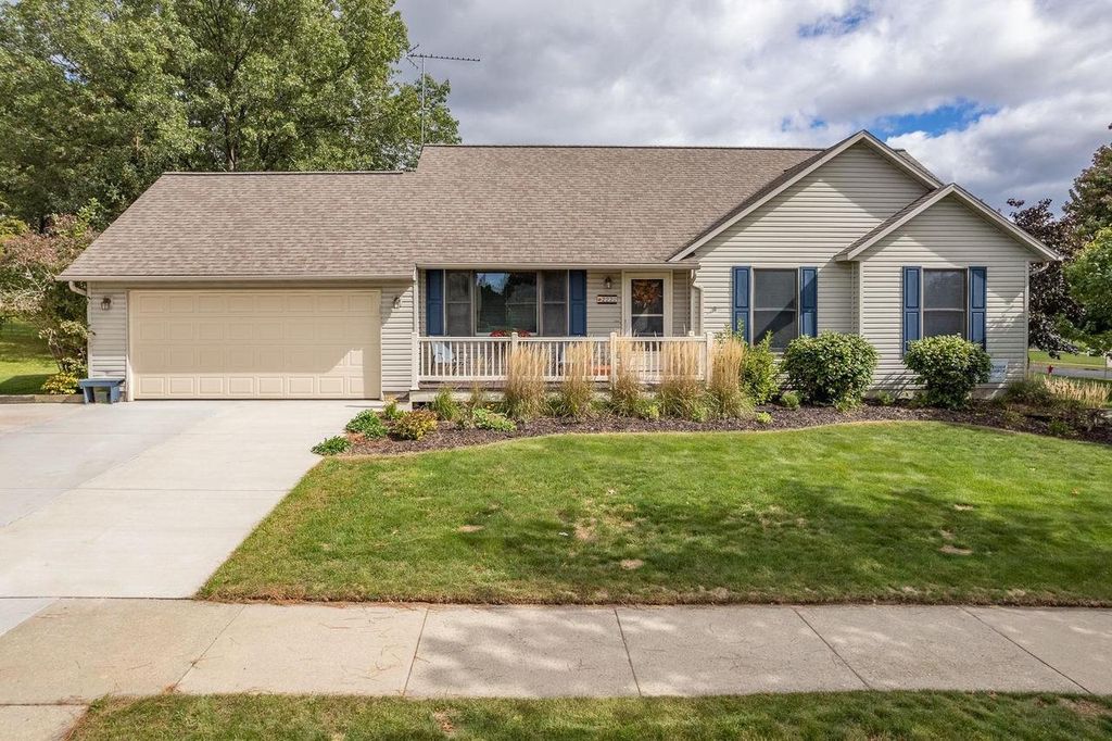 Photo of 1300 N Prospect AVENUE #322, Milwaukee, WI 53202 (MLS # 1944195)