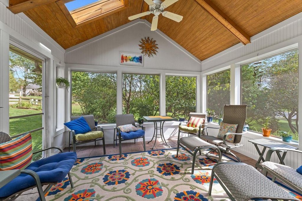 Photo of 1300 N Prospect AVENUE #322, Milwaukee, WI 53202 (MLS # 1944195)