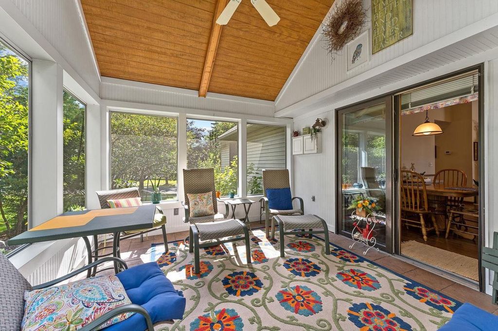 Photo of 1300 N Prospect AVENUE #322, Milwaukee, WI 53202 (MLS # 1944195)