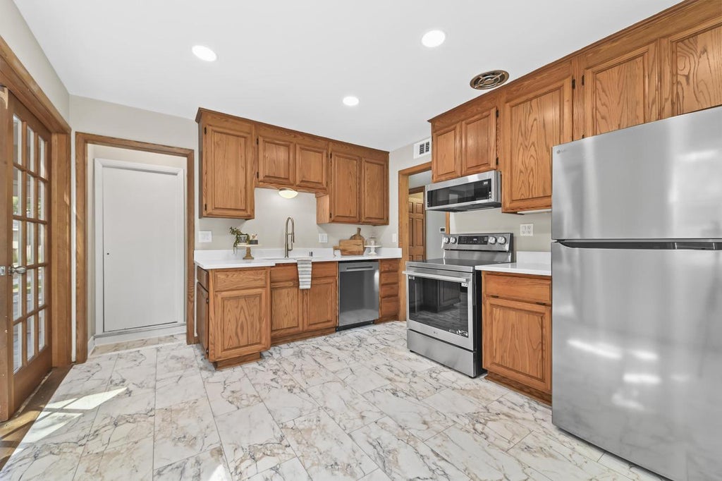 Photo of 5737 N Sievers PLACE, Glendale, WI 53209 (MLS # 1979851)