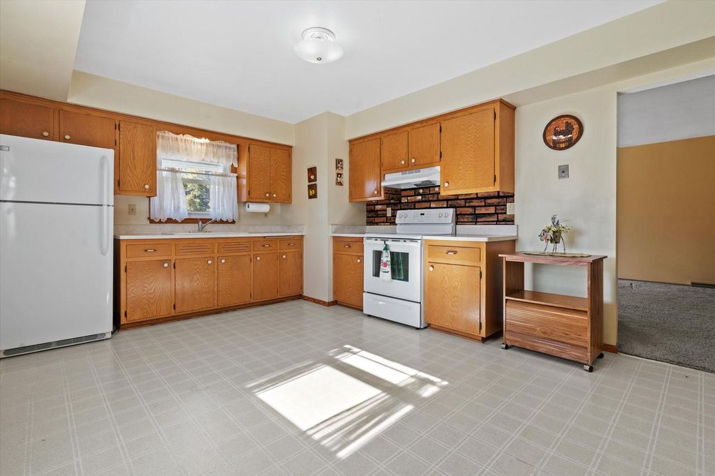 Photo of 6116 S Robert AVENUE, Cudahy, WI 53110 (MLS # 1951058)