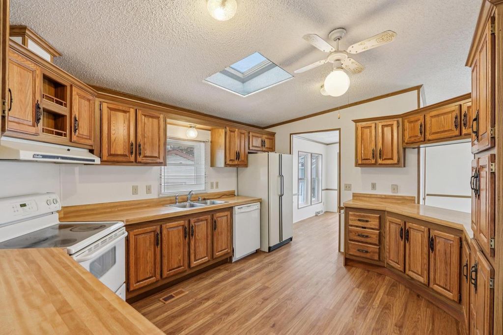 Photo of 424 Oak Lodge ROAD, Waterford, WI 53185 (MLS # 2010890)