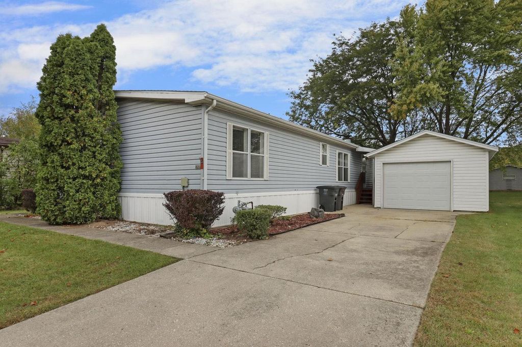 Photo of 424 Oak Lodge ROAD, Waterford, WI 53185 (MLS # 2010890)