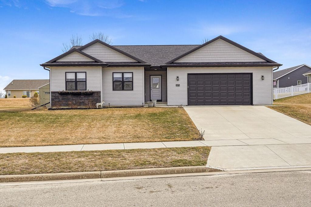 Photo of 2075 Willow RUN, Reedsburg, WI 53959 (MLS # 1953387)
