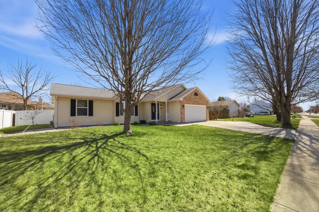 Photo of 1510 N Wuthering Hills DRIVE, Janesville, WI 53546 (MLS # 2020416)