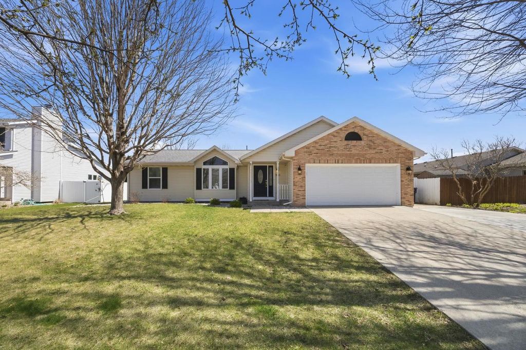 Photo of 1510 N Wuthering Hills DRIVE, Janesville, WI 53546 (MLS # 2020416)