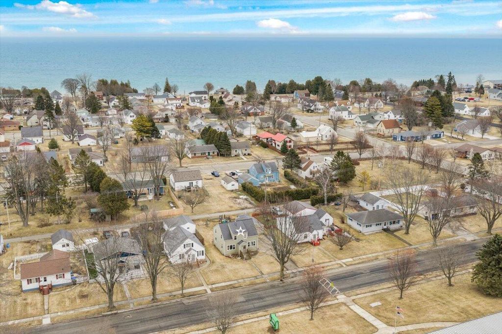 Photo of 1124 Division STREET, Algoma, WI 54201 (MLS # 1955953)