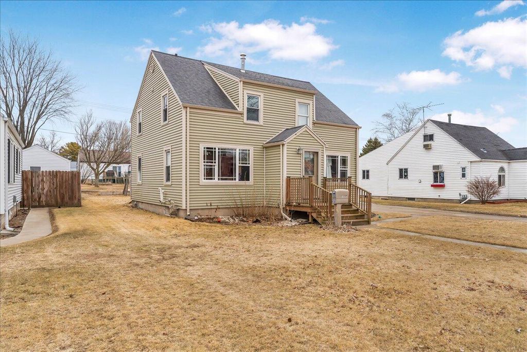 Photo of 1124 Division STREET, Algoma, WI 54201 (MLS # 1955953)