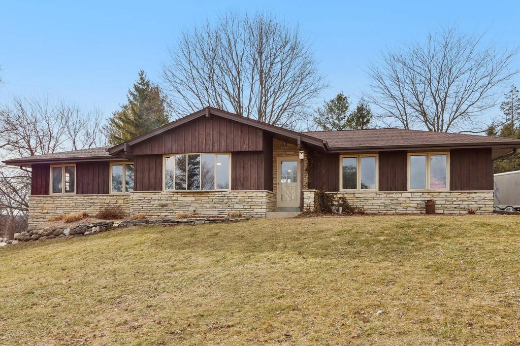 Photo of S30W29485 Williams WAY, Waukesha, WI 53188 (MLS # 1952337)