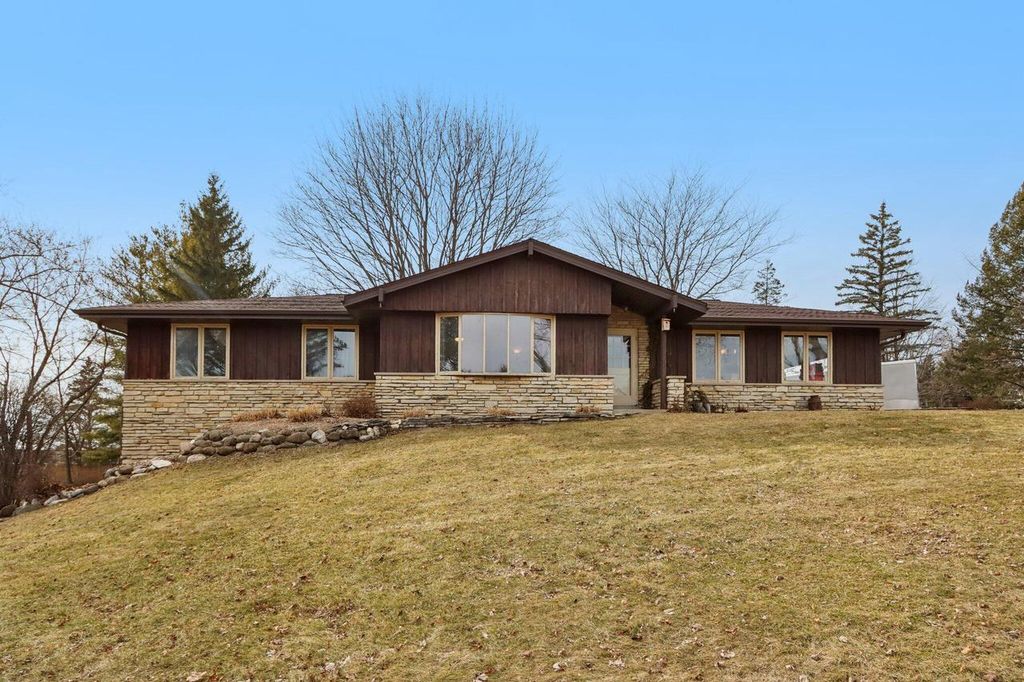 Photo of S30W29485 Williams WAY, Waukesha, WI 53188 (MLS # 1952337)