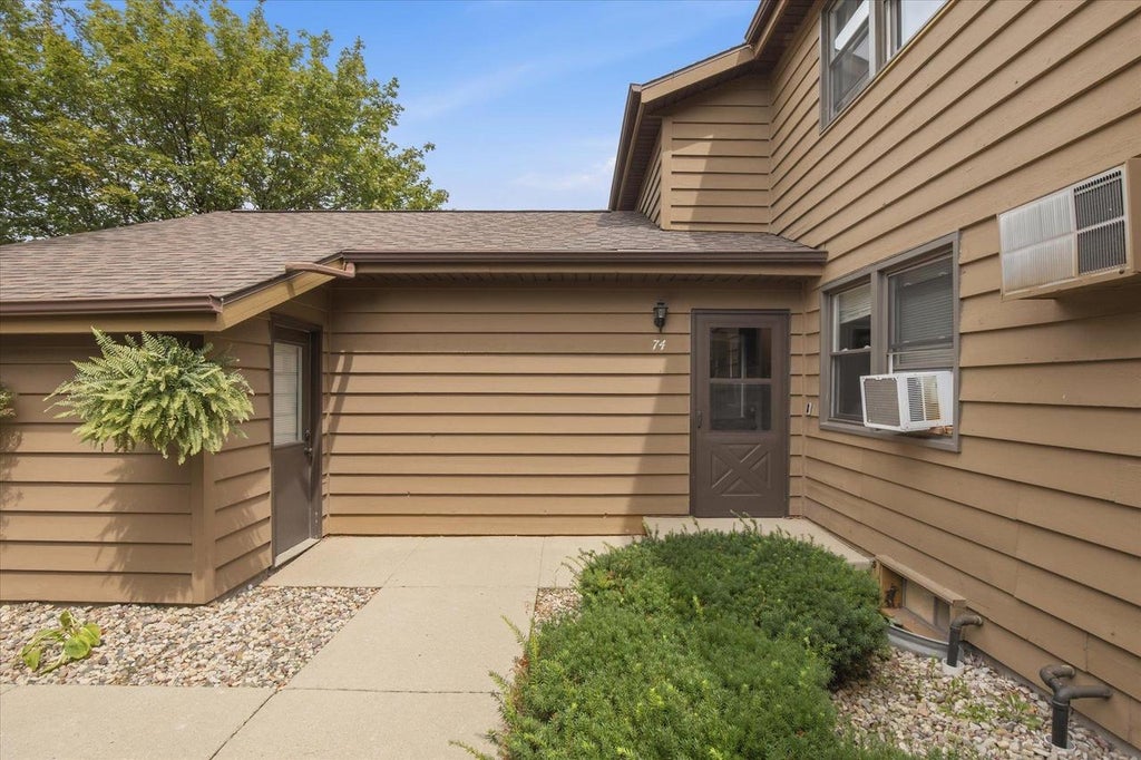 Photo of 970 Manor DRIVE #74, Neenah, WI 54956 (MLS # 50331511)