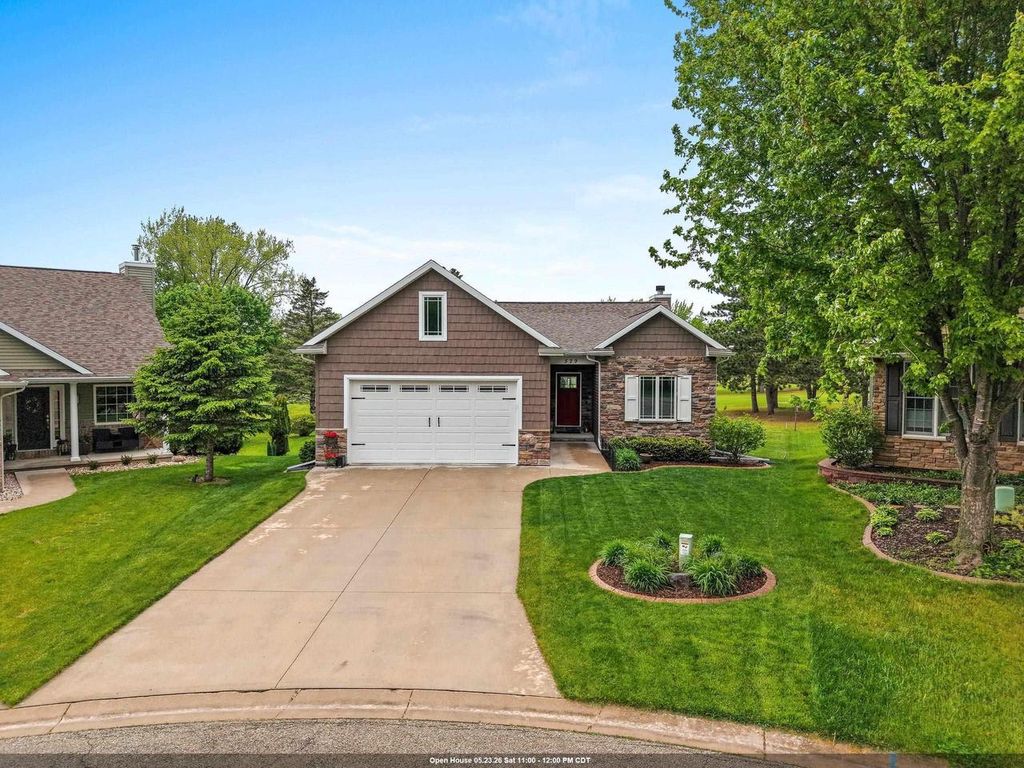 Photo of 529 Golf Side COURT, Hortonville, WI 54944 (MLS # 50325898)