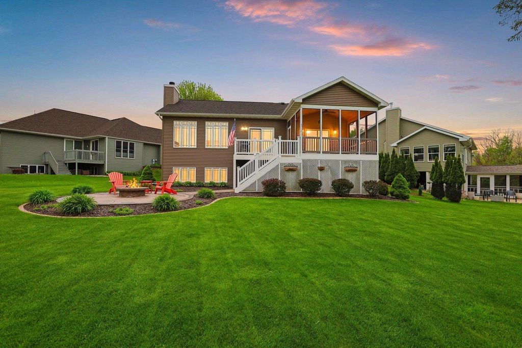 Photo of 529 Golf Side COURT, Hortonville, WI 54944 (MLS # 50325898)