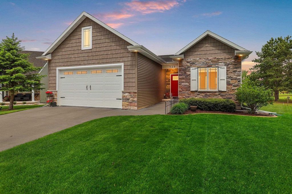 Photo of 529 Golf Side COURT, Hortonville, WI 54944 (MLS # 50325898)