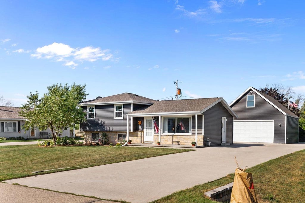 Photo of 1158 Loretta AVENUE, Menasha, WI 54952 (MLS # 50331968)