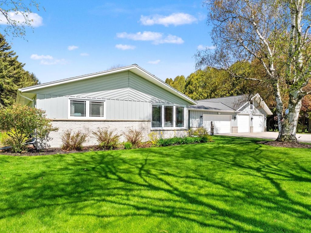 Photo of 5204 S 10th STREET, Manitowoc, WI 54220 (MLS # 1963073)