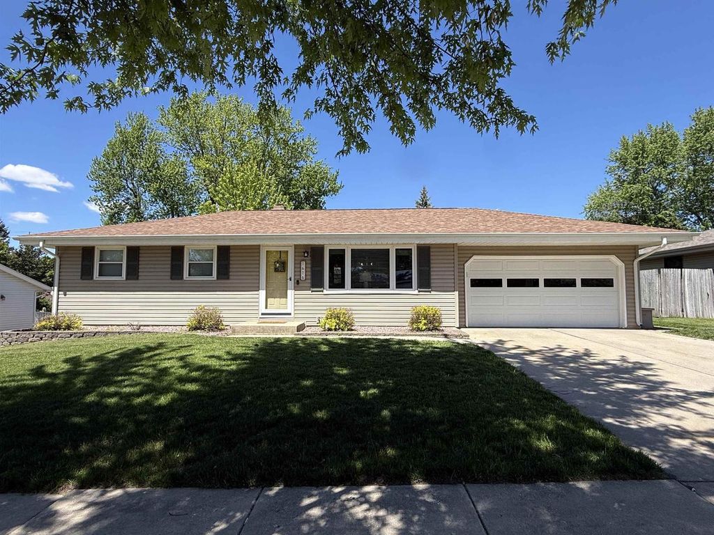 Photo of 1616 Crestview STREET, Janesville, WI 53546 (MLS # 2023250)