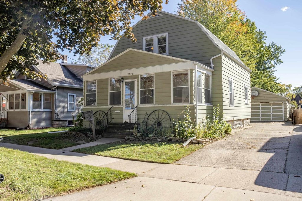Photo of 1023 W Commercial STREET, Appleton, WI 54914 (MLS # 50334011)