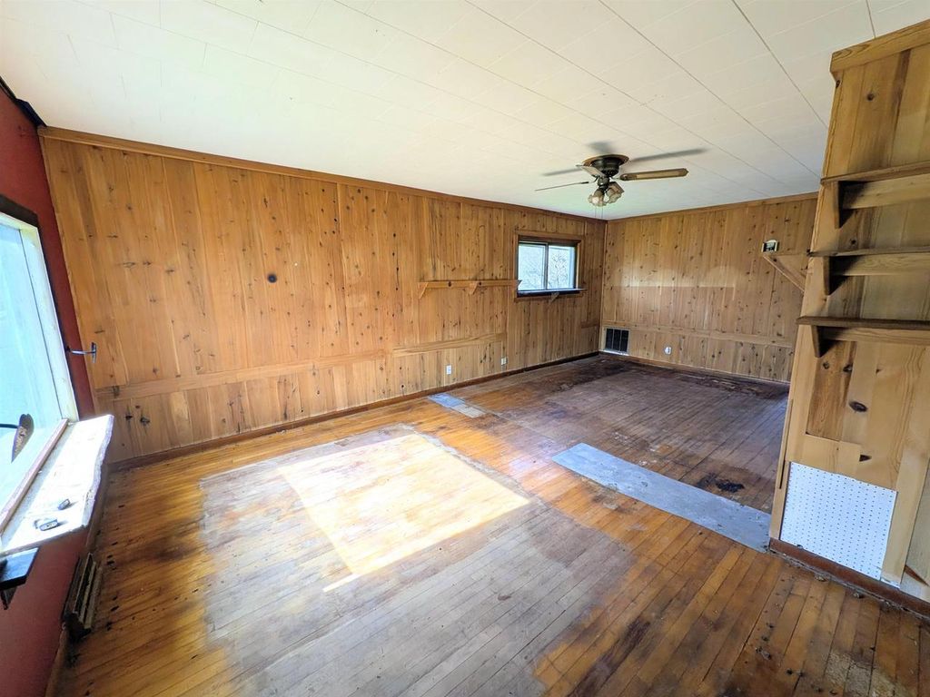 Photo of 1607 6th St E St, Ashland, WI 54806 (MLS # 6122216)