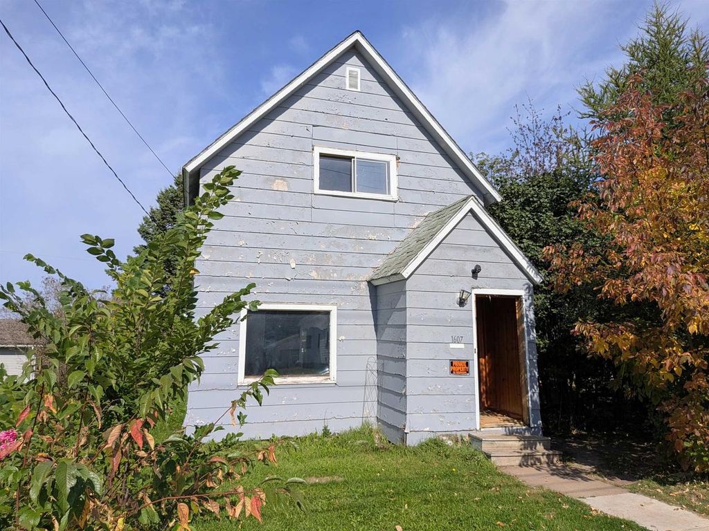 Photo of 1607 6th St E St, Ashland, WI 54806 (MLS # 6122216)