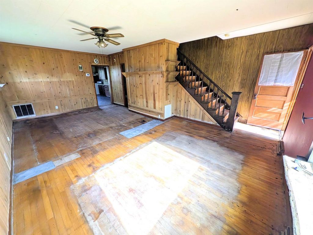 Photo of 1607 6th St E St, Ashland, WI 54806 (MLS # 6122216)