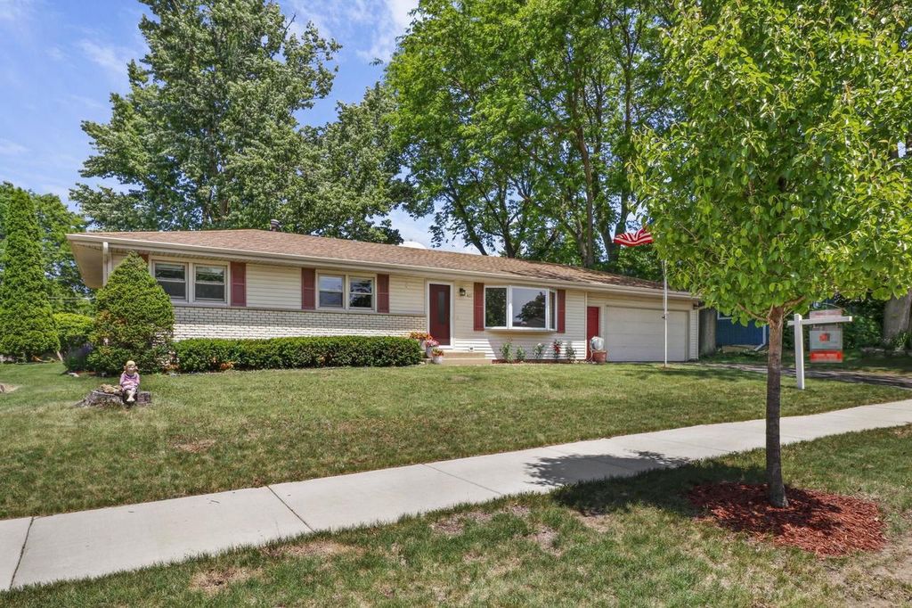 Photo of 421 Patrick AVENUE, Waunakee, WI 53597 (MLS # 2021943)