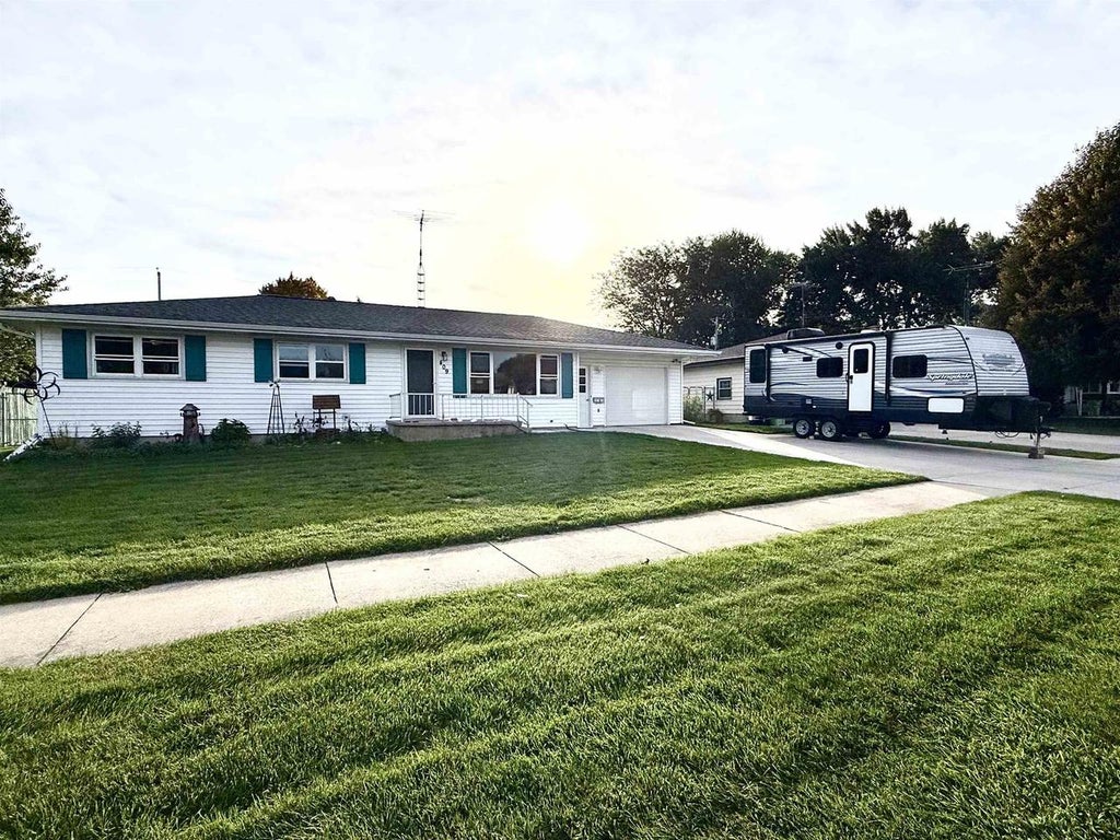 Photo of 409 Grant STREET, Beaver Dam, WI 53916 (MLS # 50334108)