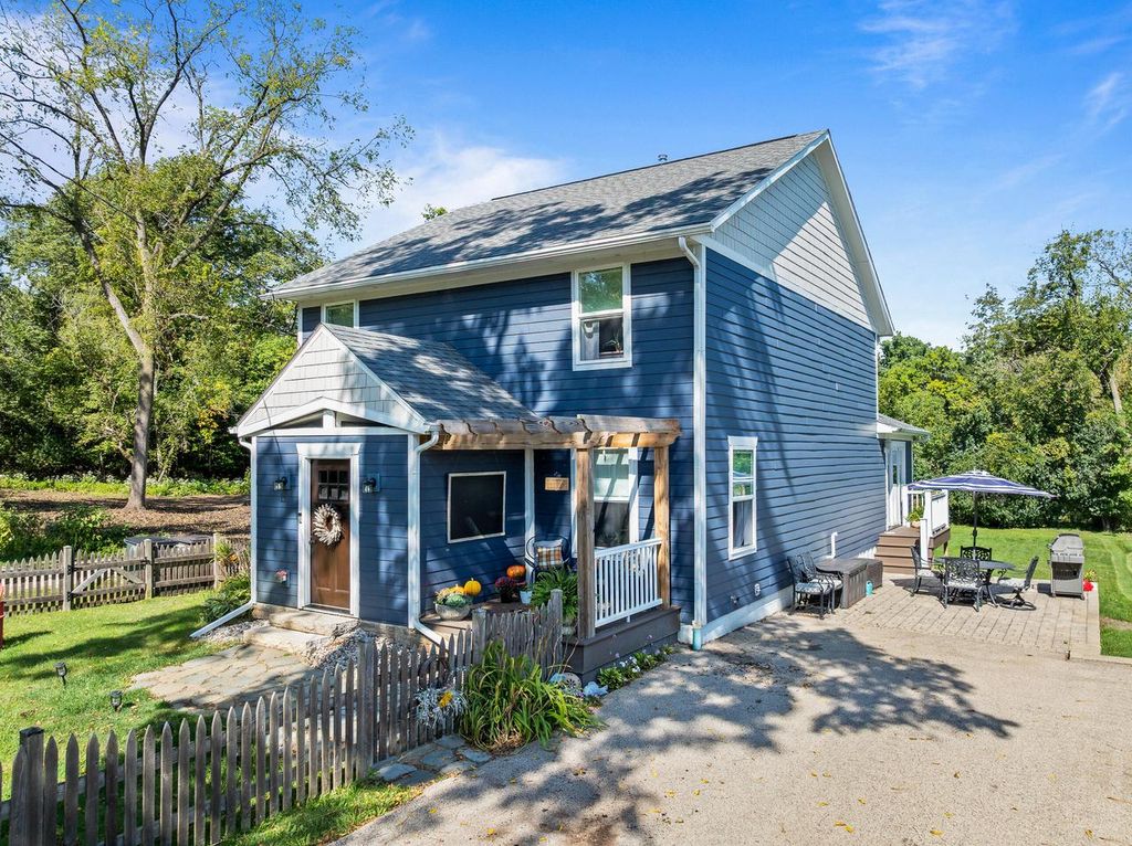 Photo of W3608 Glenmore AVENUE, Lake Geneva, WI 53147 (MLS # 1948079)