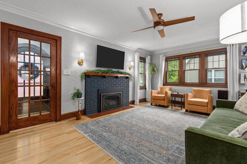 Photo of 208 W Parkway BOULEVARD, Appleton, WI 54911 (MLS # 50325811)