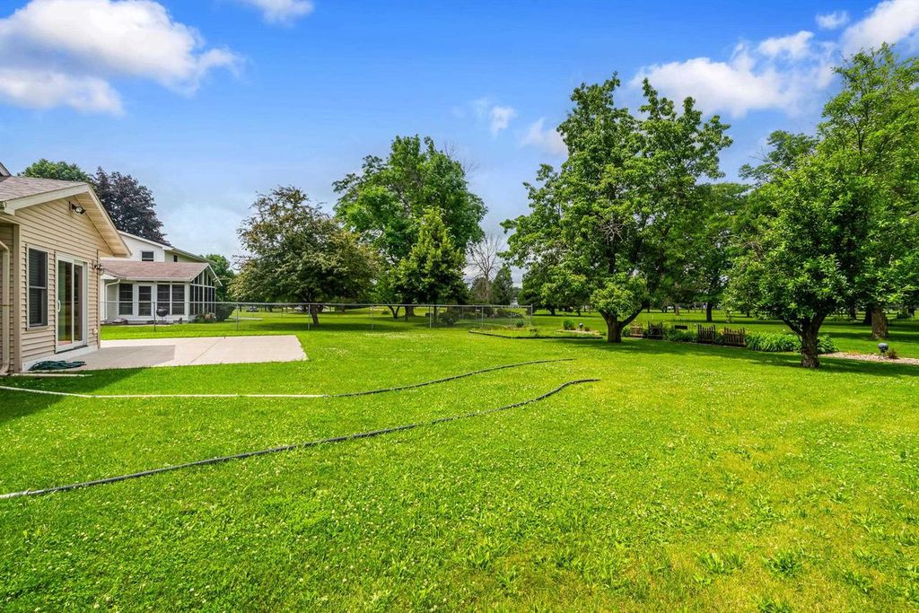 Photo of 1325 S Westhaven DRIVE, Oshkosh, WI 54904 (MLS # 50319713)