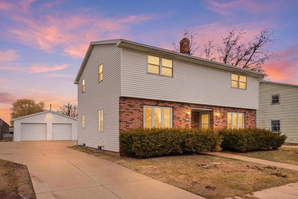 Photo of 606 E Florida AVENUE, Appleton, WI 54911 (MLS # 50323128)