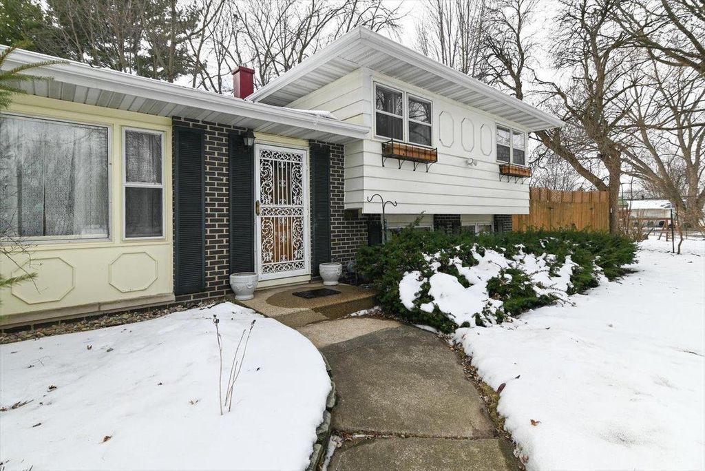 Photo of 2102 Manor Green DRIVE, Madison, WI 53711 (MLS # 2016399)