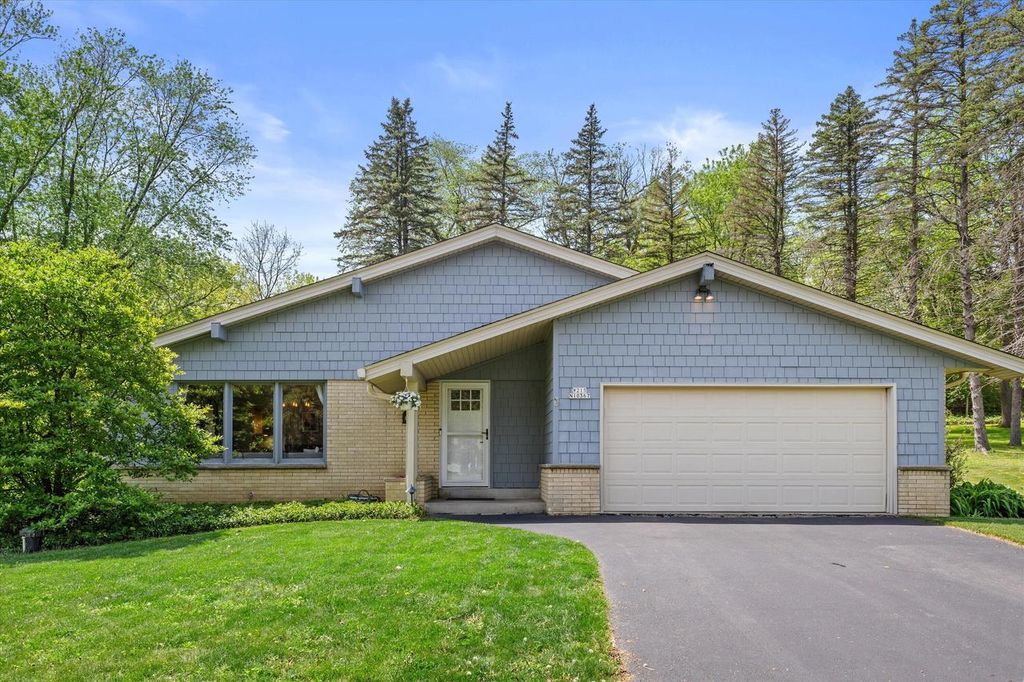 Photo of W215N10367 Laurel COURT, Colgate, WI 53017 (MLS # 1963238)