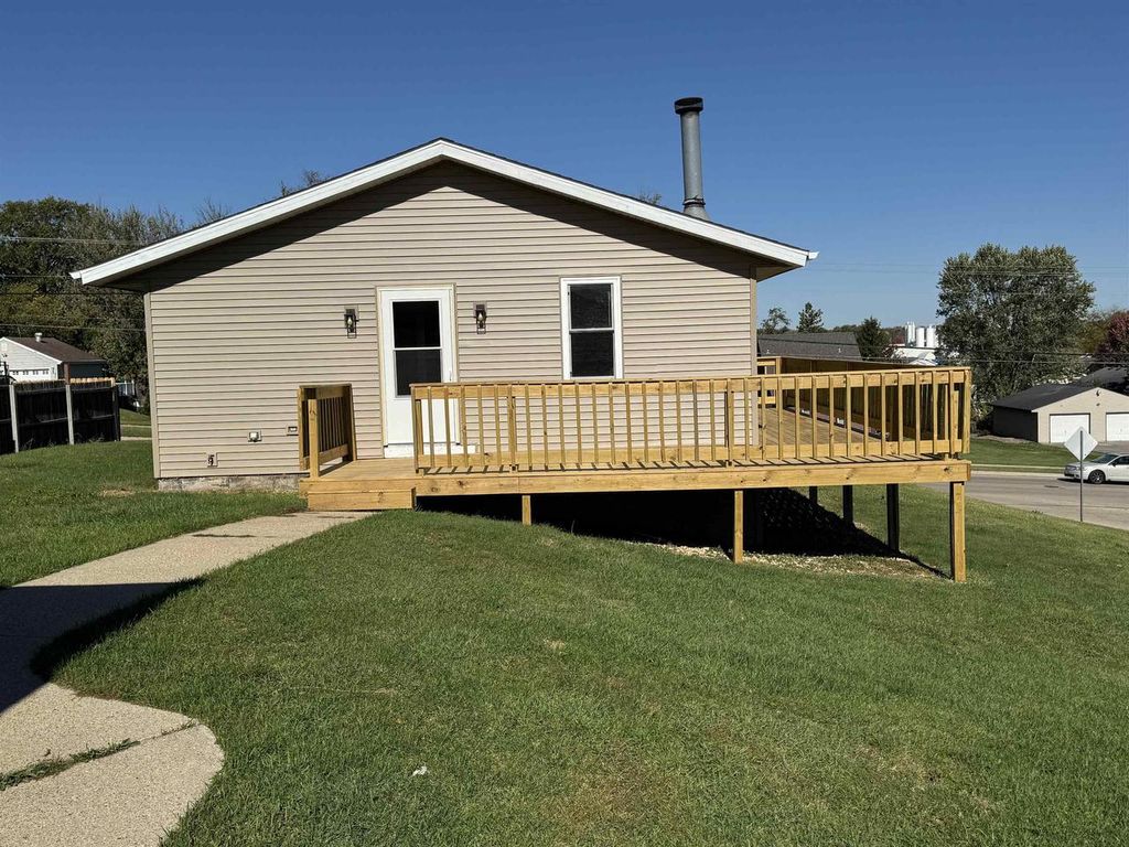 Photo of 702 S Willard AVENUE, Janesville, WI 53548 (MLS # 2011065)