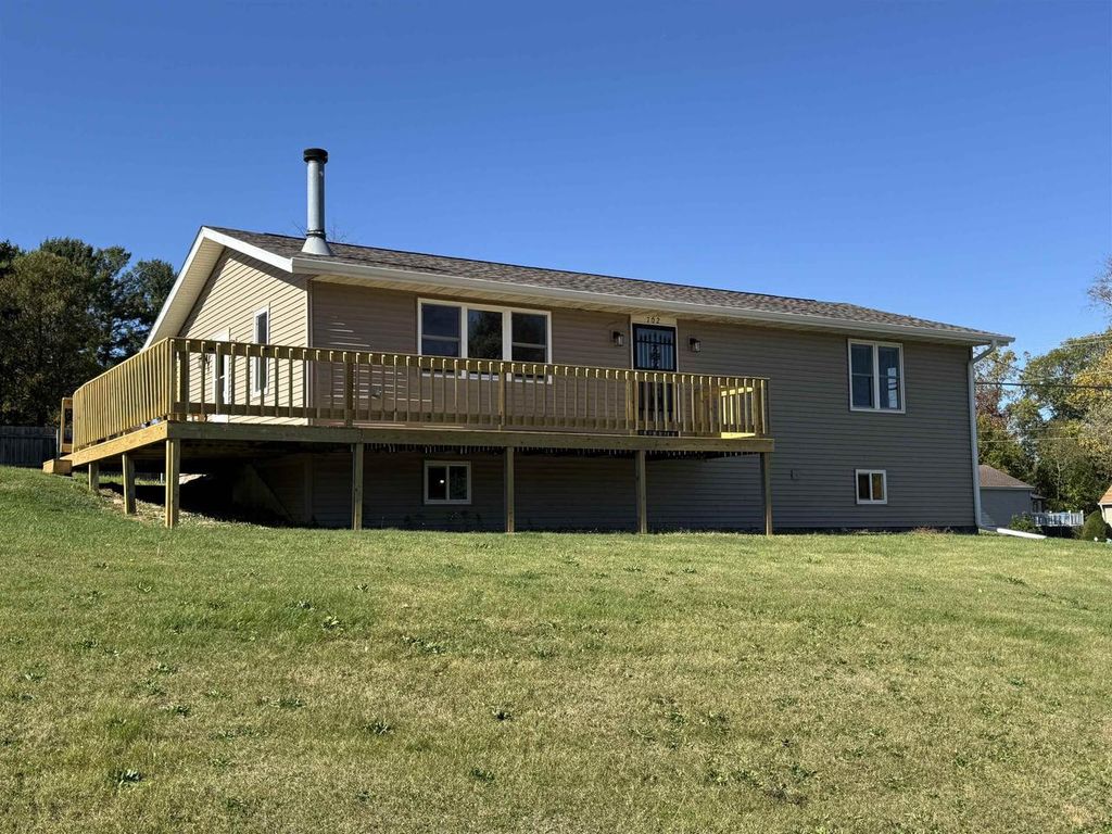 Photo of 702 S Willard AVENUE, Janesville, WI 53548 (MLS # 2011065)