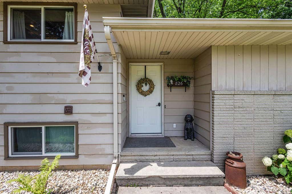 Photo of 826 Fieldcrest DRIVE, Neenah, WI 54956 (MLS # 50329054)