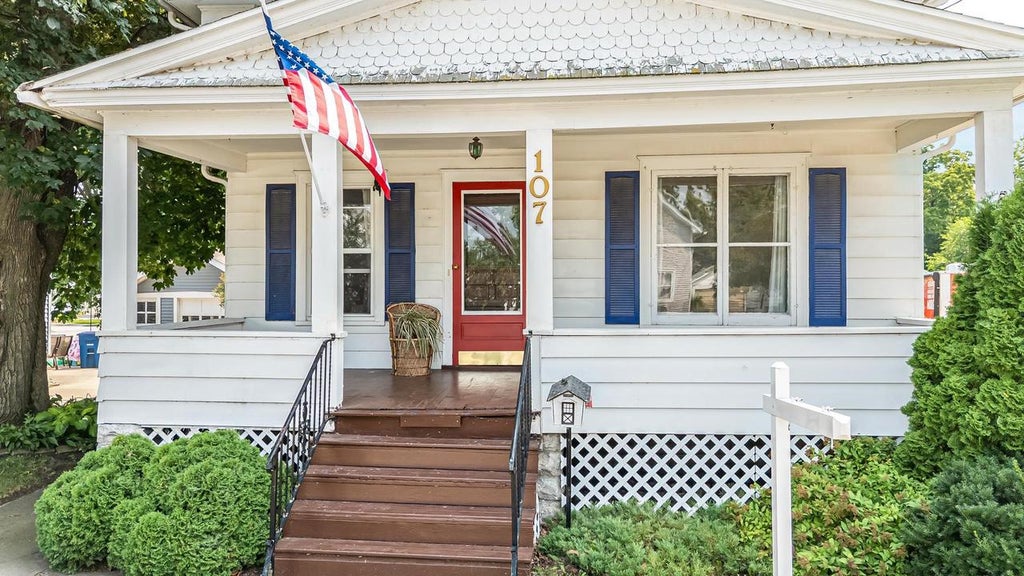 Photo of 107 W 16th AVENUE, Oshkosh, WI 54902 (MLS # 50330850)